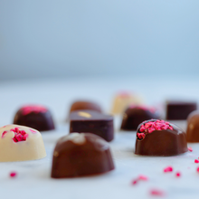 Load image into Gallery viewer, Mini Love Heart Box