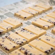 Load image into Gallery viewer, White Casholate with Cacao Nibs