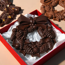 Load image into Gallery viewer, 75% Solomon Islands Christmas Chocolate Wreath
